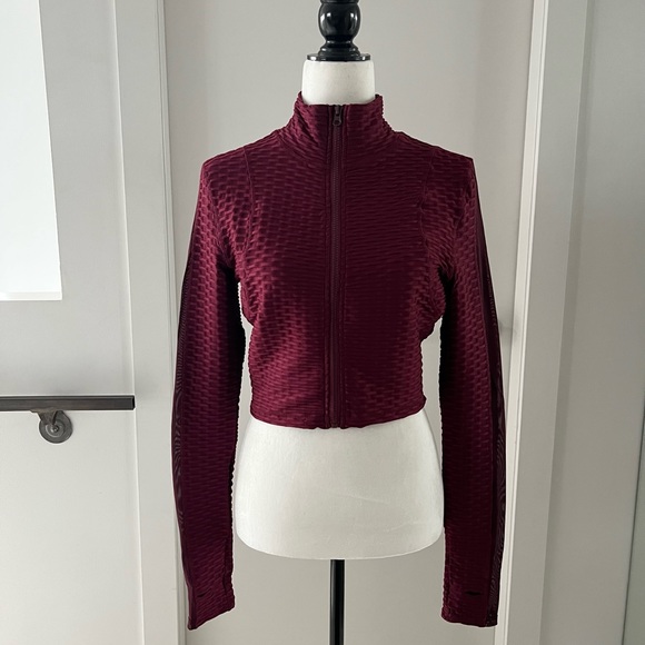 NWOT | Fashion Nova | Textured Crop Active Jacket | Small | Burgundy - Picture 6 of 12